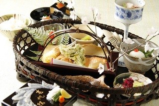 h Shimonoseki Shumpanrou - 定番：ランチ限定「籠盛り御膳(ふぐ薄造付)」