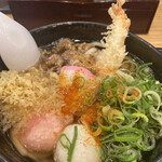 うどんウエスト - 卓上のネギと天かすと一味を振って、やっと「完成」です