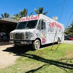 Giovanni's Shrimp Truck - ◎フードトラックに書かれた多くの落書きがジョバンニの歴史を物語っている。