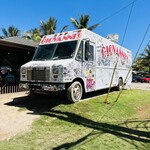 Giovanni's Shrimp Truck - ◎フードトラックに書かれた多くの落書きがジョバンニの歴史を物語っている。