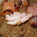 有限会社 九十九鶏本舗 - 特製九十九鶏弁当(大盛)の照り焼き風鶏肉、そぼろ肉(R3.3.24撮影)