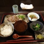 料理屋 壱 - 日替りランチ900円豚ロース味噌漬け焼と鮪ほほフライみぞれあん