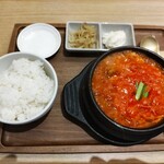 韓国家庭料理スリョン - 三種の海鮮スンドゥブ定食 1,380円 ♪