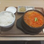 韓国家庭料理スリョン - 三種の海鮮スンドゥブ定食 1,380円 ♪