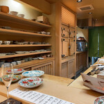 Kuikiriryourihappou - 扉の中は、仏壇ではなく、冷蔵庫になっている。極上のネタなどの食材が入っています。