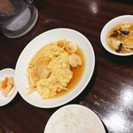 Hibiyaen - ランチ　エビ玉　スープ、お新香、デザートつき