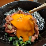 焼肉家 KAZU 神楽坂 - ローストビーフ丼