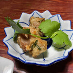 Asian Dining Chang - 唐揚げにだって、大胆にハーブ。