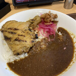 すき家 - 料理写真:炭火焼きキチンカレー690円