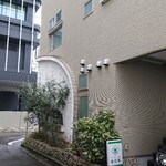 迦毘羅 - 裏側通り(換気扇からカレーの香りが)