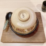 山本屋 - 味噌煮込みの登場です、沸騰しています。