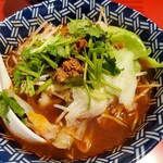 丘山酒家 - 麻辣
      
      刀削麺