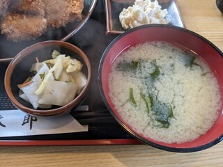 Tonkatsu Tarou - 香の物、味噌汁