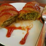 カレーレストラン ヘラディワ - 半分にカット 