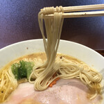 食煅 もみじ - しなやかな細麺。