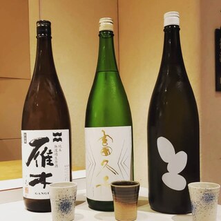 Exquisite harmony and counter performance created by famous sake and sushi