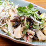 3種のキノコのスパイシーサラダ「ヤム・ヘッ・ルアムミッ」★★☆