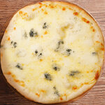 Quattro Formaggi - 4 kinds of cheese - (with honey)