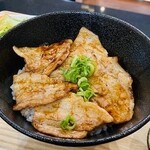 炭火焼豚バラ丼