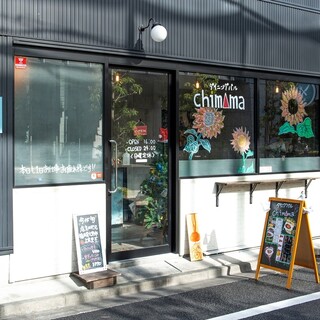 7 minutes walk from the north exit of Hamamatsucho Station. A hidden dining bar