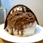 ボンヌ カフェ - 濃厚ビターチョコレートケーキかき氷(生チョコレートトッピング)