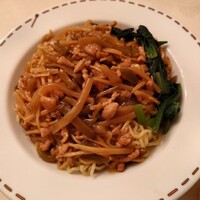 中国飯店 三田店 - 豚肉とザー菜の焼きそば