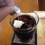 ログカフェ空 - アイスコーヒー300円に