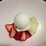 Restaurant MU - 苺のバシュラン  バジルのアイス