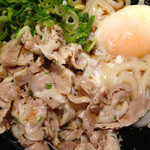 ウエスト 渡辺通り店 - 塩豚ぶっかけうどん610円＋温度玉子(温泉玉子)80円。