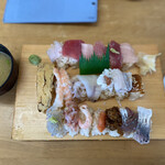 金寿司 地魚定 - ◎ 12時迄の限定握り¥1.100(味噌汁付)
　※12時迄に記帳していれば食べれるようです