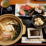 城のこし - 料理写真:おまかせ握り寿司・鍋焼きうどん小鉢セット￥1,080。旨い、多い、コスパいい！