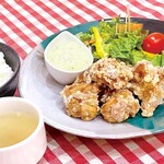 Deep-fried Daisen herb chicken from Tottori Prefecture, rice and soup set