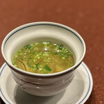 中華寝台 - 過去の薬膳スープと比べても、特に好みでした。
      芹の爽やかさと牛蒡で、優しい美味しさがじんわり。
      思わず目をつぶっちゃいます…