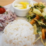 汐CAFE - ランチプレートはお肉かお魚から選び増す