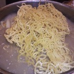 肉なべ 千葉 - ●旨辛そば　一人前５００円
      
      さて、これで帰ろうかと思いましたが、残ったスープで作る焼きそばが旨いと言うことで２人前（１０００円）を注文。