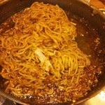 肉なべ 千葉 - ●旨辛そば　一人前５００円
      
      さて、これで帰ろうかと思いましたが、残ったスープで作る焼きそばが旨いと言うことで２人前（１０００円）を注文。