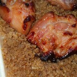 有限会社 九十九鶏本舗 - 特製九十九鶏弁当(大盛)の照り焼き風鶏肉、鶏そぼろ(R3.3.24撮影)