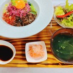 YAKI YAKI乾杯酒場 - ローストビーフユッケビビンバ定食