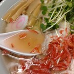  麺屋 海山  - 澄んだ魚介塩スープ 奥行きが深い旨味 海老の風味も良いです！