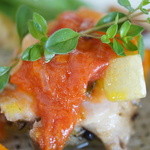 イロナキカゼ - ［2013.05］前菜の中のチキンアップ。なんてトマトが濃厚なの？