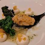 ラ・ベ - 帆立貝柱のマリネ 　フルールドセル 
      　カリフラワークリーム 　柚子ヴィネグレット⁡