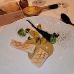 ラ・ベ - マナカツオの海藻グリエ 
      　ヴァンジョーヌクリーム
      　様々なテクスチャーのキャベツ 　アニスソヴァージュ風味