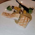 ラ・ベ - マナカツオの海藻グリエ 
      　ヴァンジョーヌクリーム
      　様々なテクスチャーのキャベツ 　アニスソヴァージュ風味