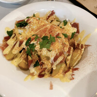 コメール マル イ モンターニャ - ウェボロト(フライドポテトとフライドエッグ)  