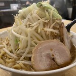 麺屋 愛0028 - らー麺￥850+麺増し(100g)￥100+野菜増し￥100　接写