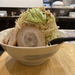 麺屋 愛0028 - らー麺￥850+麺増し(100g)￥100+野菜増し￥100　横から