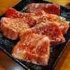 炭火焼肉ホルモン こいこい - こいこいカルビ 750円(税込)(2022年12月14日撮影)