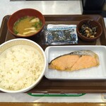 すき家 - 鮭朝食（400円）