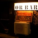 The American Bar OR BAR - 暗闇にポツリと灯りがある。
