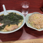 園春 - ワカメラーメンと卵チャーハン